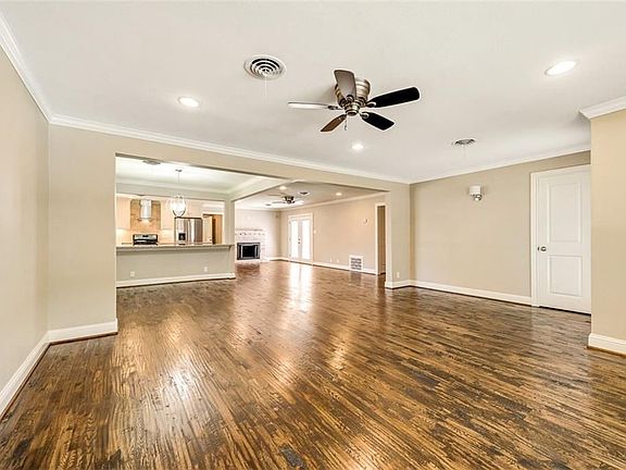 5th image of 726 Finch Ave