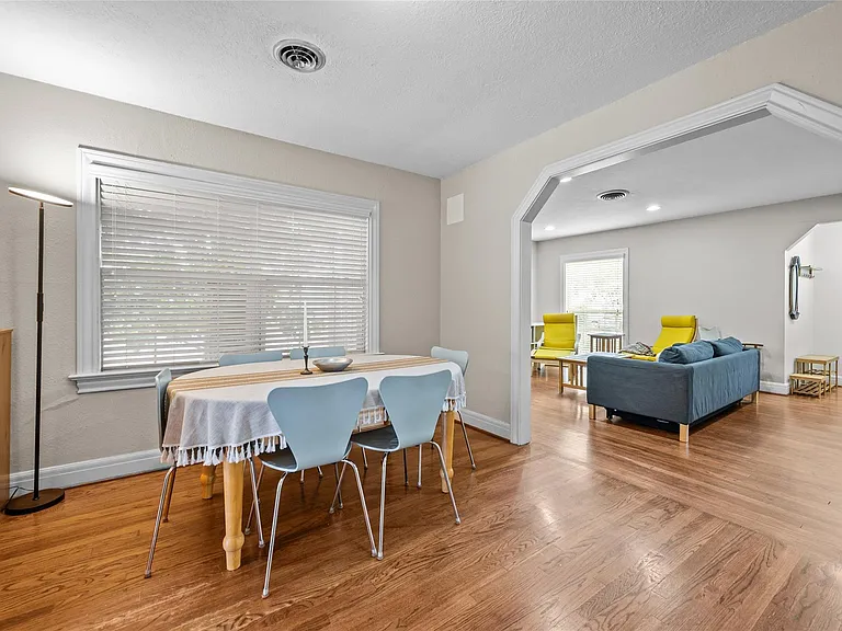2311 Addison Rd — Photo 34