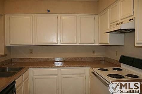 4th image of 2814 Meadow Park Dr