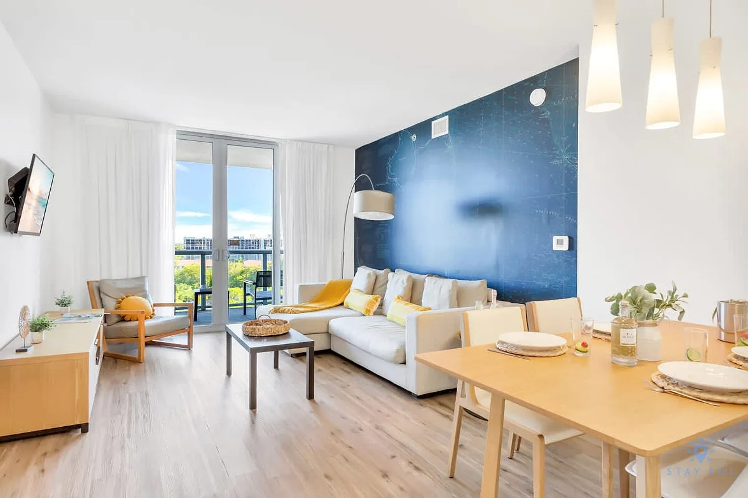 2 bed, 2.0 bath, 990 sqft, $4,273 — Photo 1