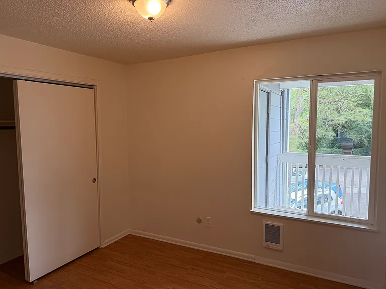 1409 SE Mall St #6 — Photo 11