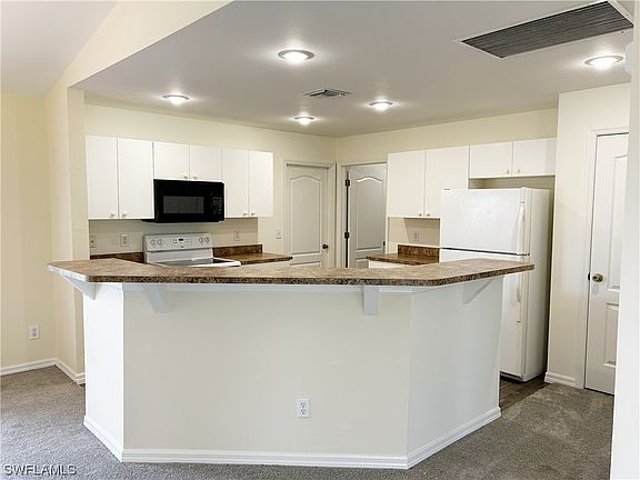 4th image of 855 NE 6th Pl