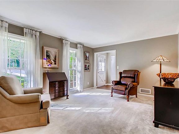 3rd image of 1540 Bainbridge Ln