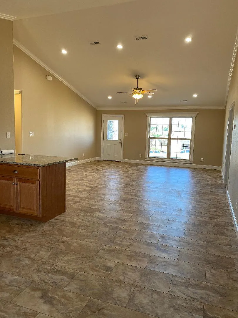 3 bed, 1800 sqft, $2,200 — Photo 4