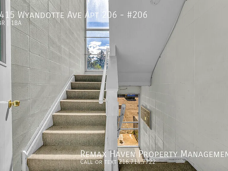 1415 Wyandotte Ave #206 — Photo 4