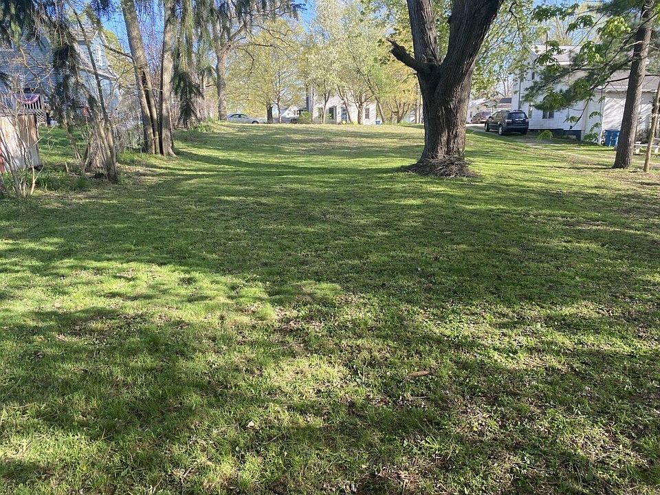 2nd image of 202 W Saint Marys St