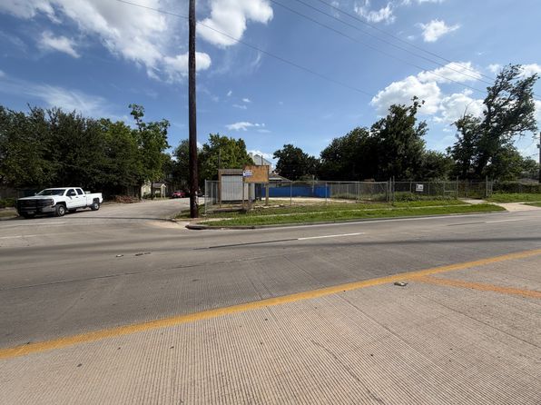 230 N Loop Fwy E