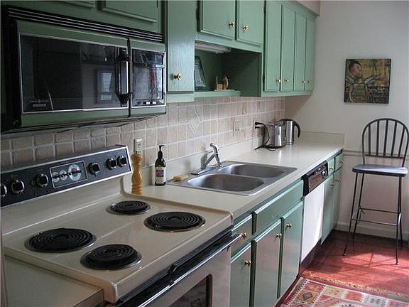 5th image of 427 Siena Dr