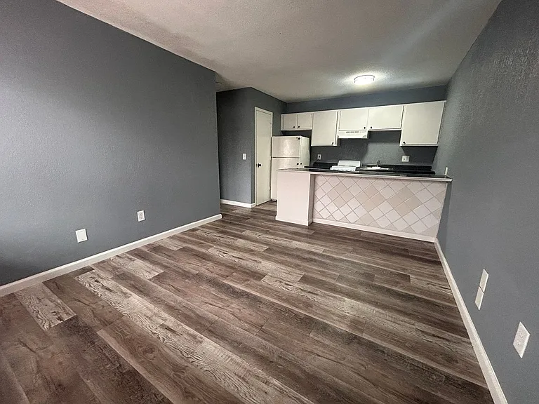 535 N McComas St — Photo 5