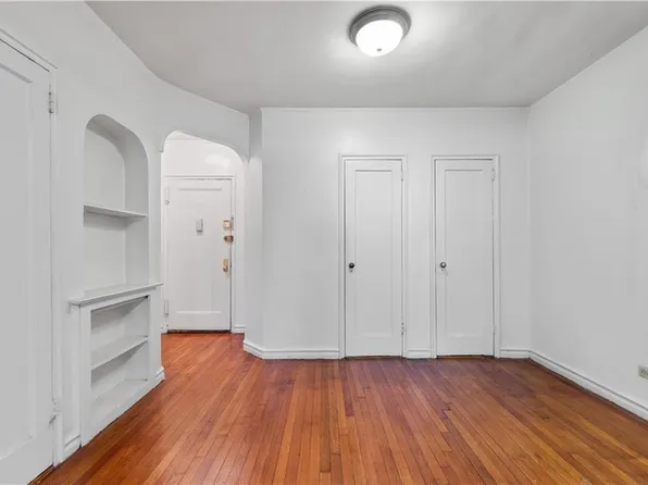 601 East 19th Street 1L image 3 of 11