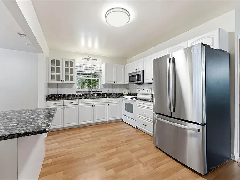 2711 W Heiter St — Photo 3