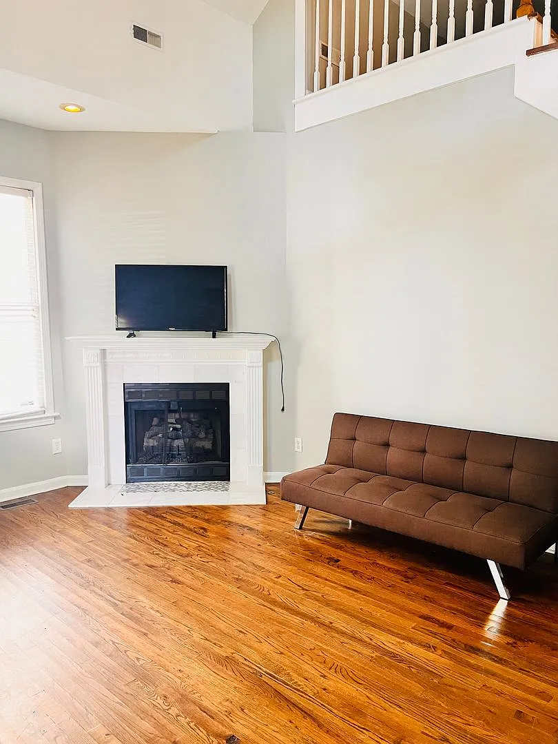 Charming 3 Bed/2 Bath Bungalow - Available in October!! — Photo 4