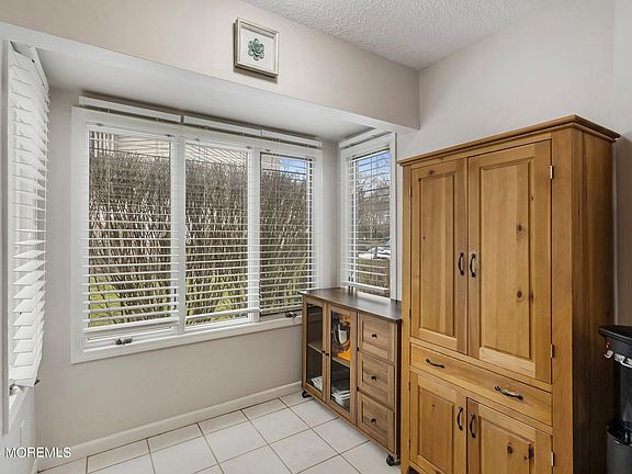 4th image of 1110 Meadowbrook Court