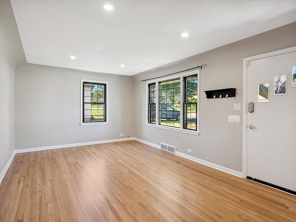 Open Living/Dining Floor Plan