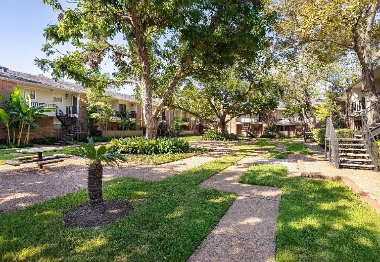 Colony Oaks — Photo 18