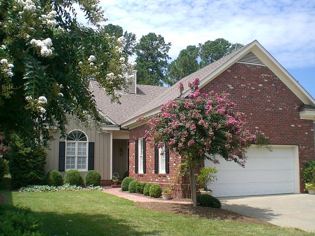 1st image of 204 Cobblestone Ct