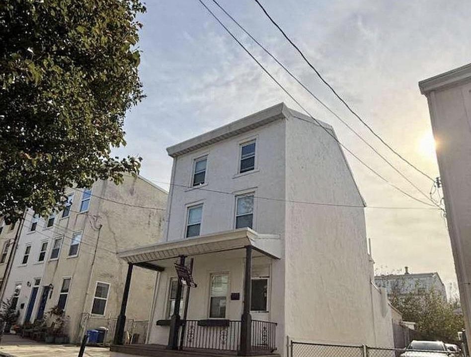1st image of 193 Dupont St