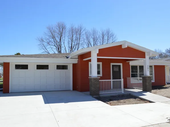 301 Oak Hill Ct, Clear Lake, IA 50428