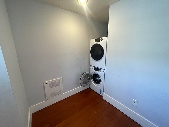 5th image of 2232 Franklin Ave E #400