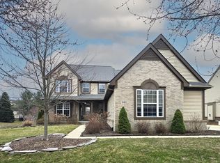 8401 Hummingbird Dr, Commerce Township, MI 48382