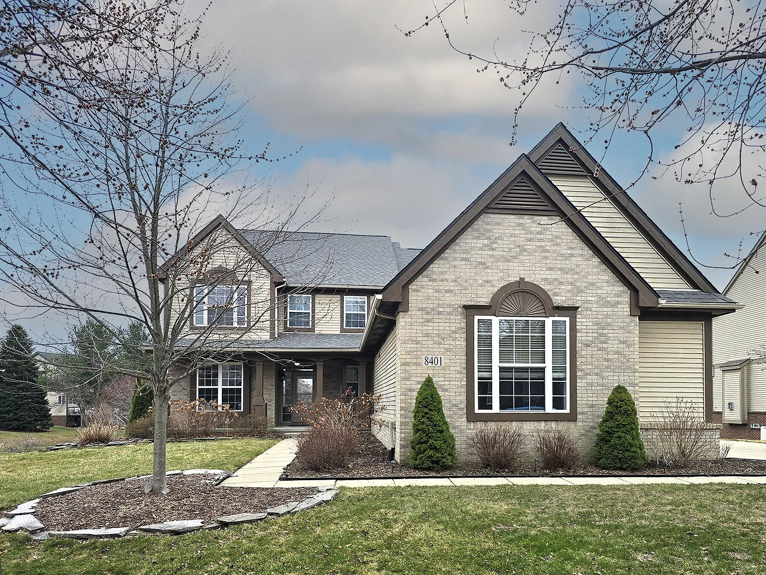 8401 Hummingbird Dr photo 1