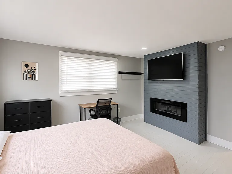 1839 Lakewood Ave SE — Photo 3