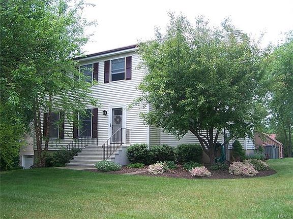 3rd image of 11 Sonnet Ln