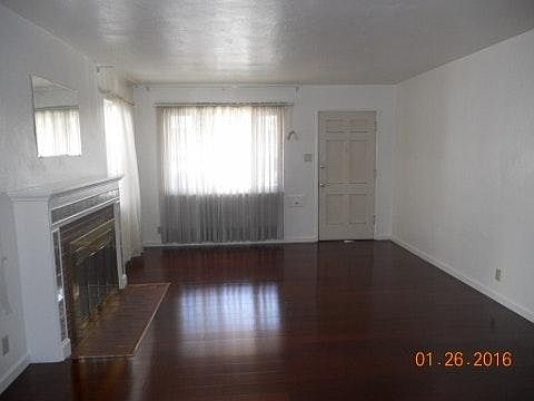 living room toward front entrance