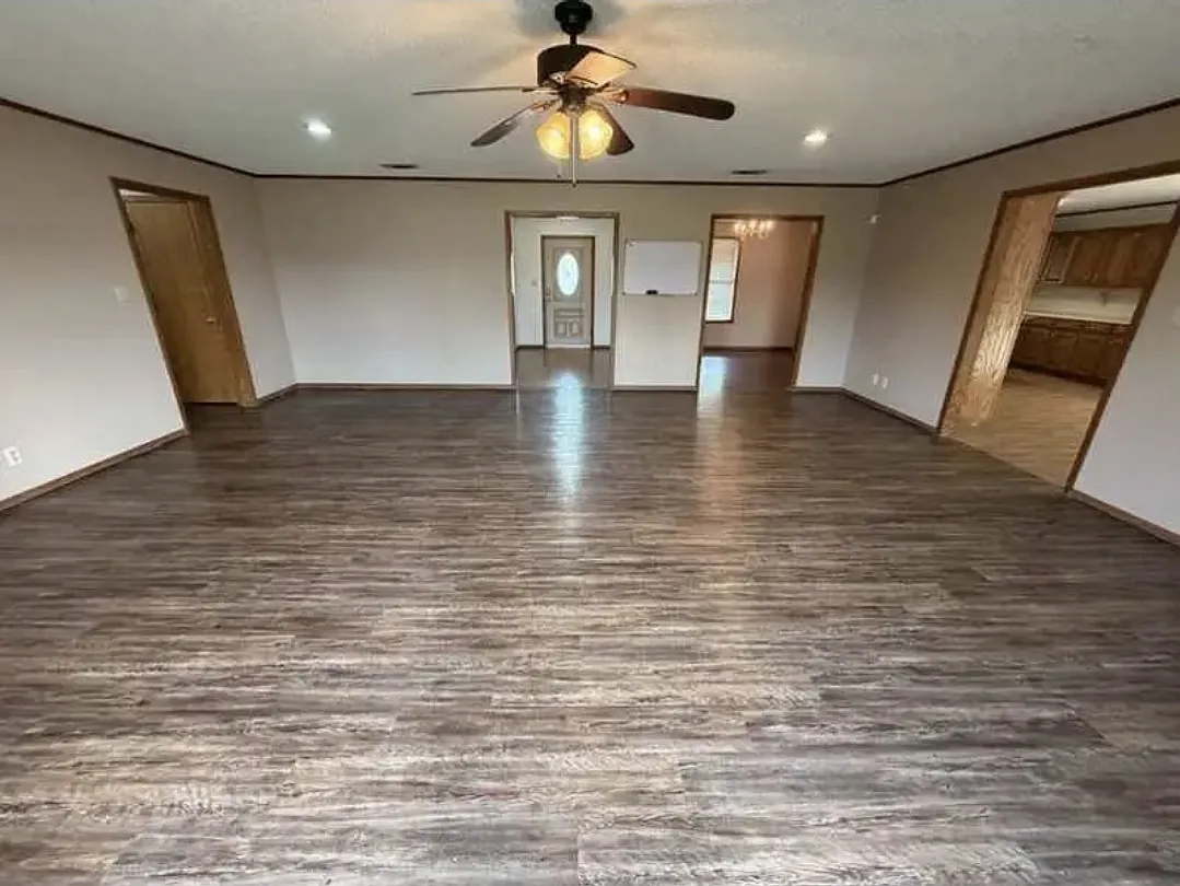 3 bed, 2.5 bath, 2275 sqft, $2,100 — Photo 2