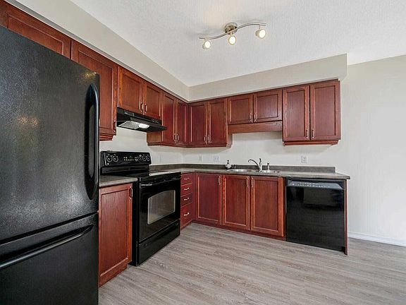 5th image of 571 Wild Iris Ave