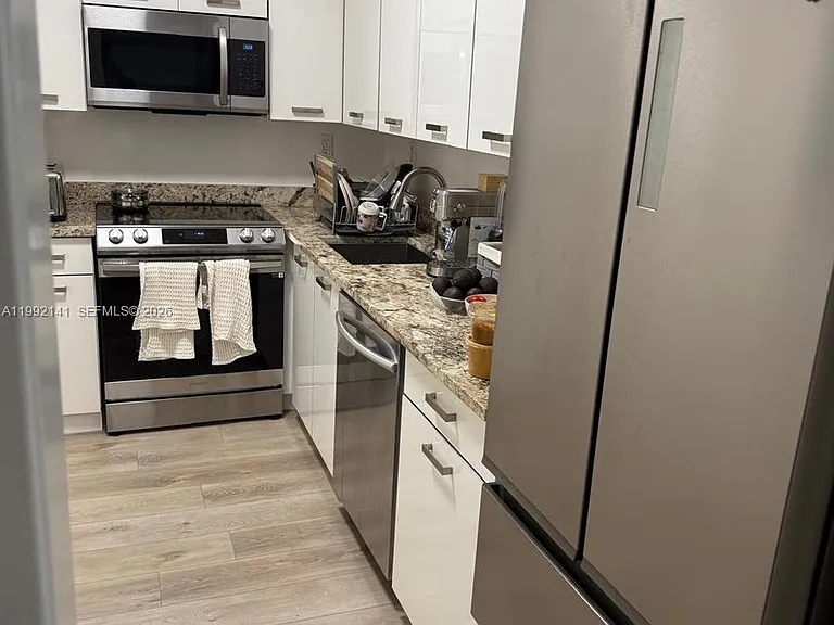 5005 Collins Ave #1525 — Photo 16