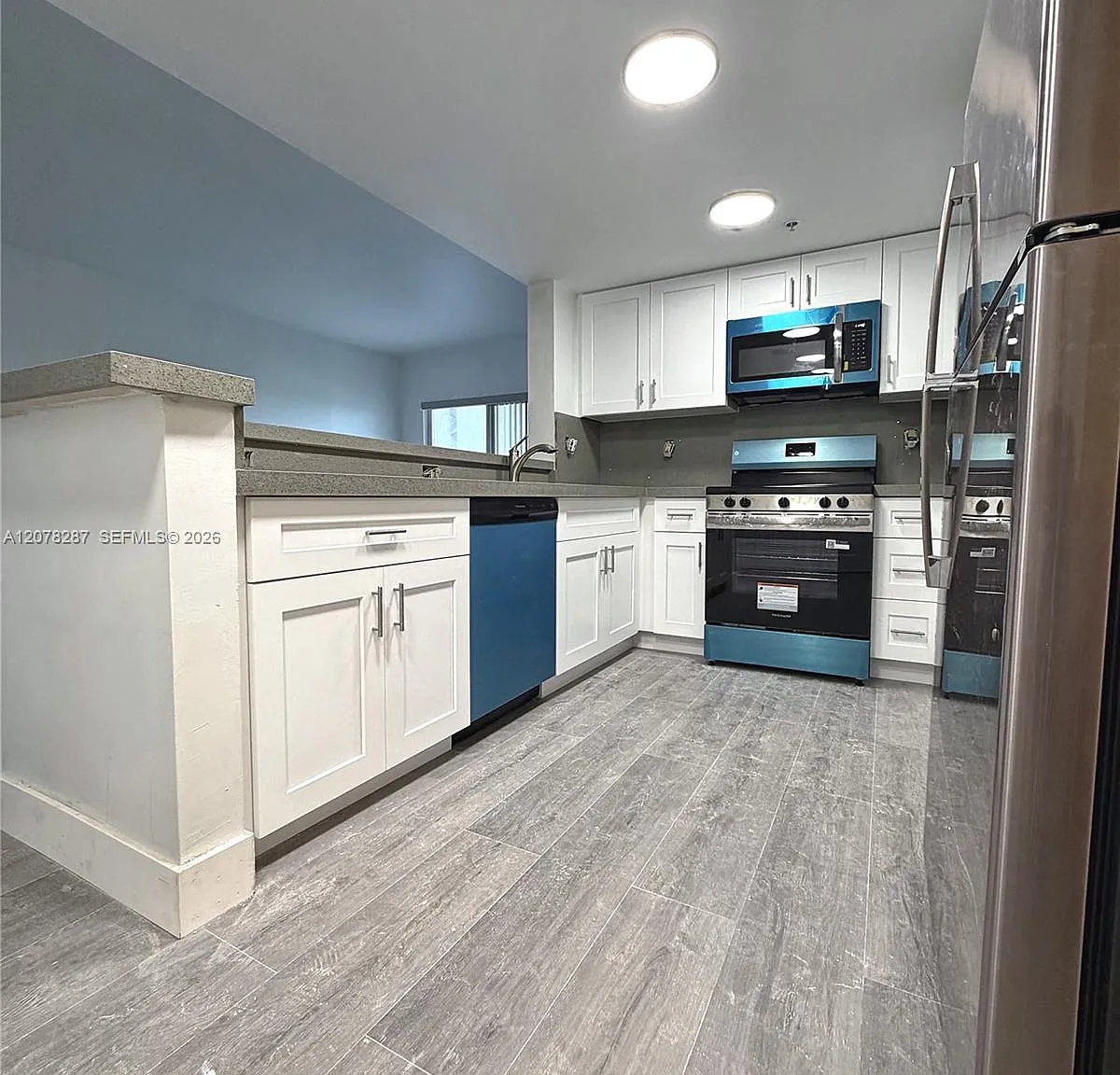 The Douglas Residence Con — Photo 2
