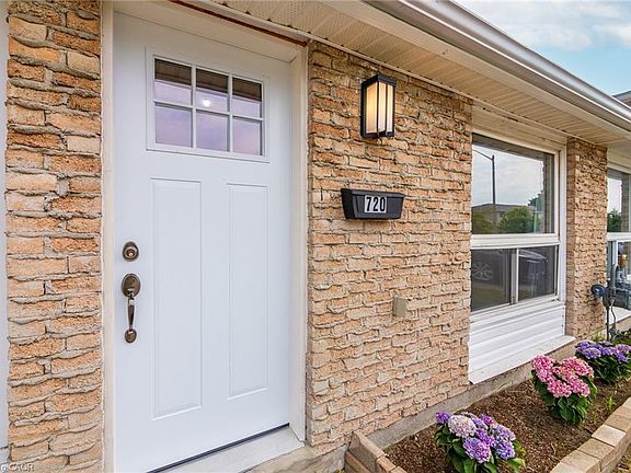 3rd image of 720 Parkview Cres
