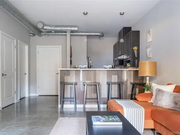 128 Vineyard Avenue #104, Highland, NY 12528