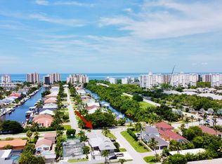 10980 Vanderbilt Dr #1, Naples, FL 34108