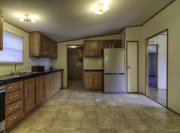 3rd image of 18276 Tioga Dr