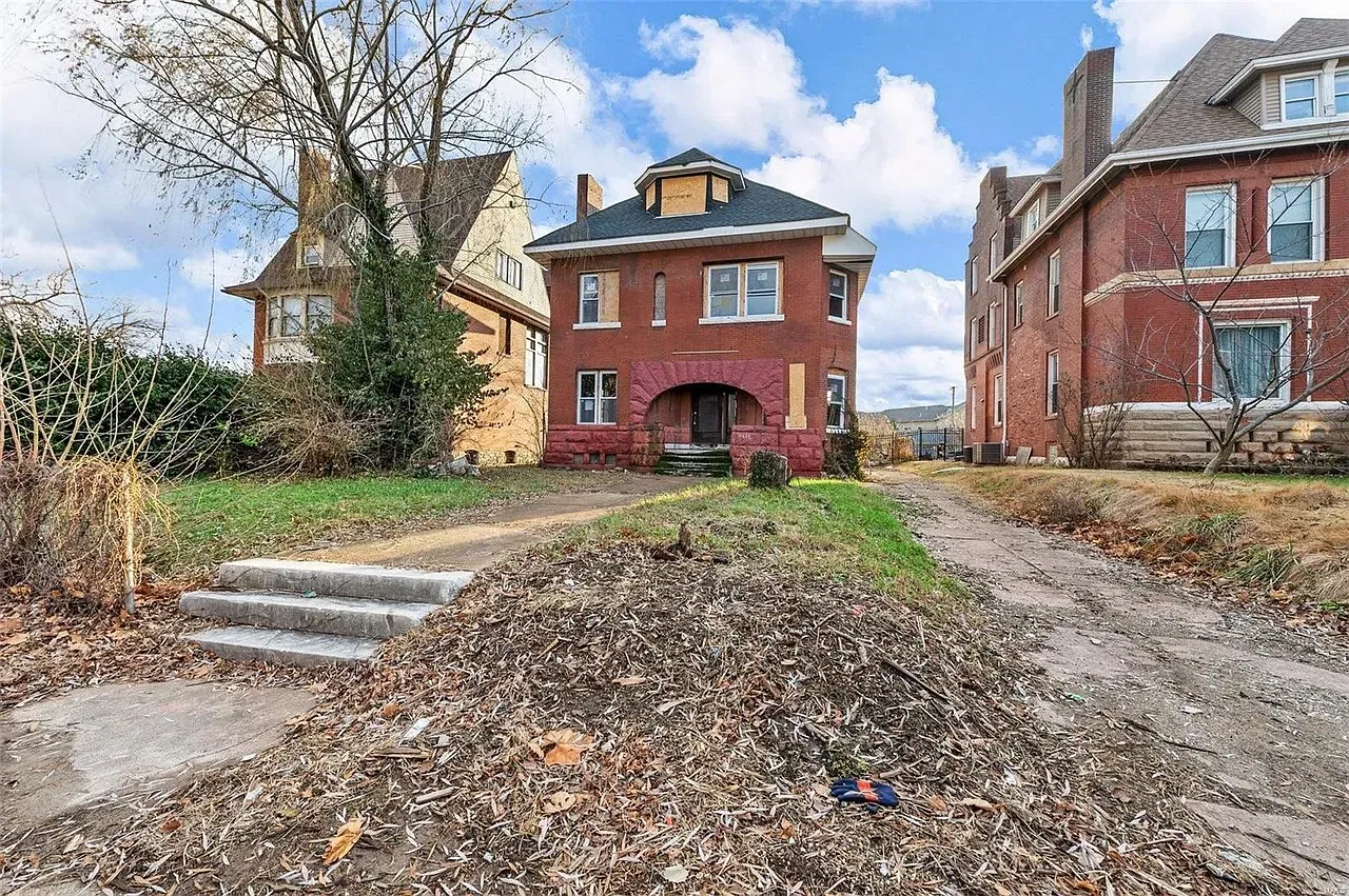 6 bed, 2460 sqft, $3,500 — Photo 1