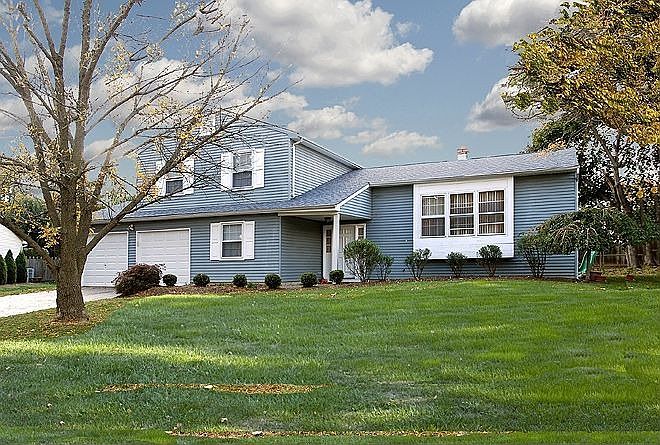 1st image of 35 Hamilton Ln S