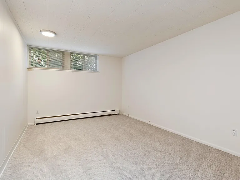 Seasons Apartments — Photo 23