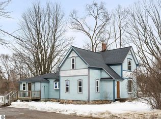 2915 Hammond Rd E, Traverse City, MI 49686