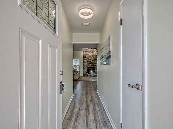 4th image of 1823 Oak Water Dr