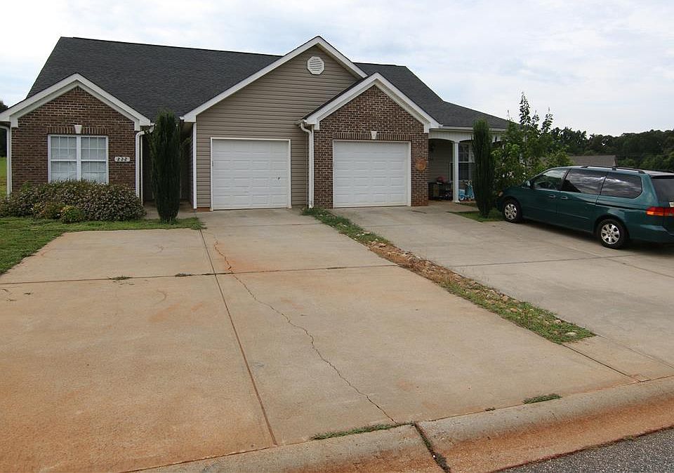 1st image of 220/222 Mary High Dr