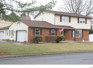 7569 Catalpa Dr, Macungie, PA 18062