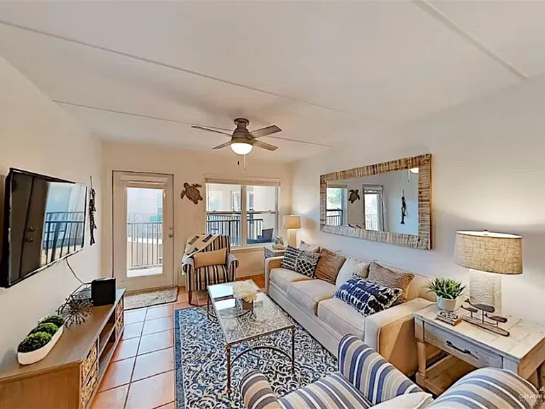 115 E Coronado Dr — Photo 2