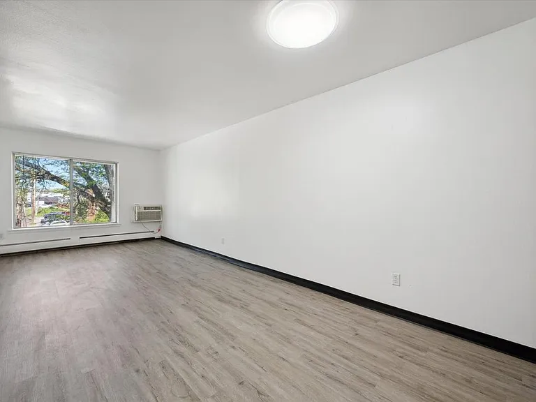 Parkside Apartments — Photo 18