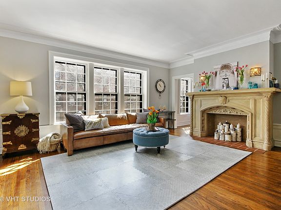 3rd image of 2910 N Pine Grove Ave #2