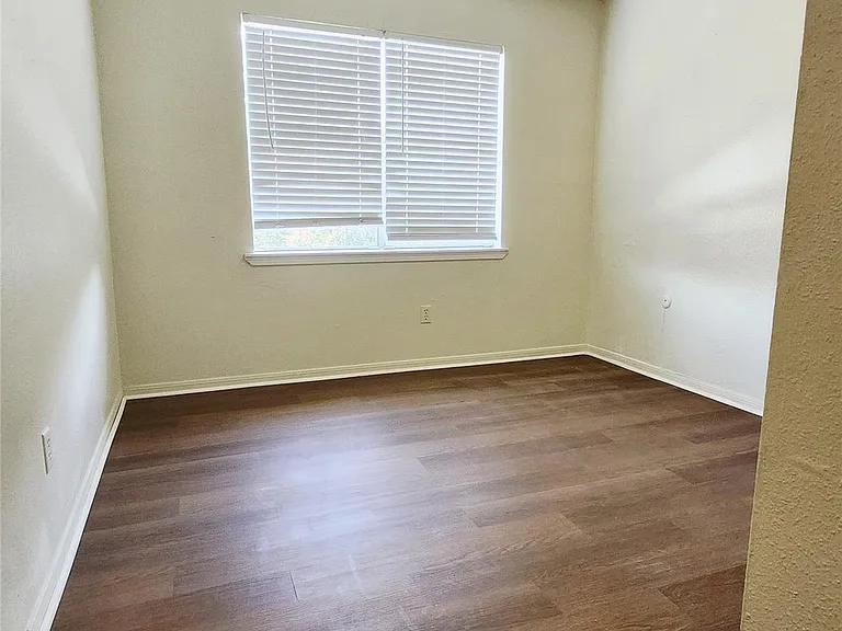 7700 Creekbend Dr #98 — Photo 13