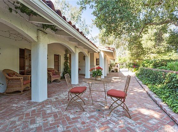 2nd image of 31557 Foxfield Dr