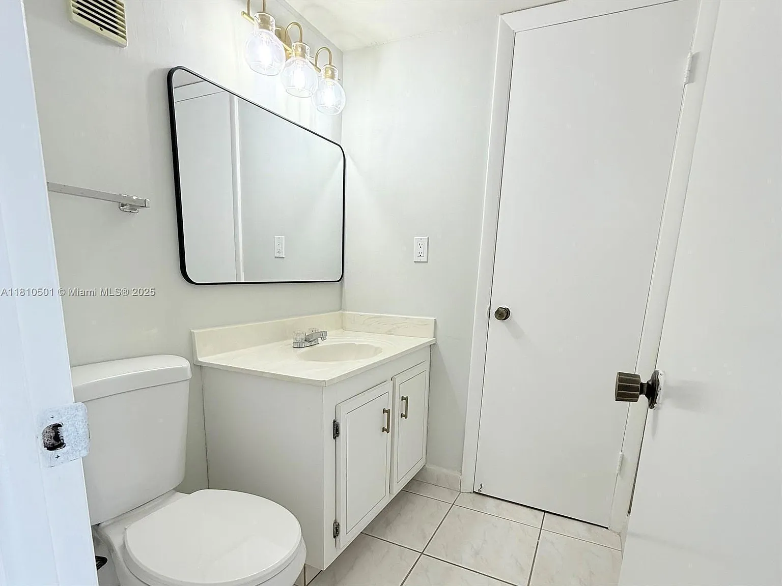 1 bed, 1.5 bath, 780 sqft, $1,700 — Photo 4