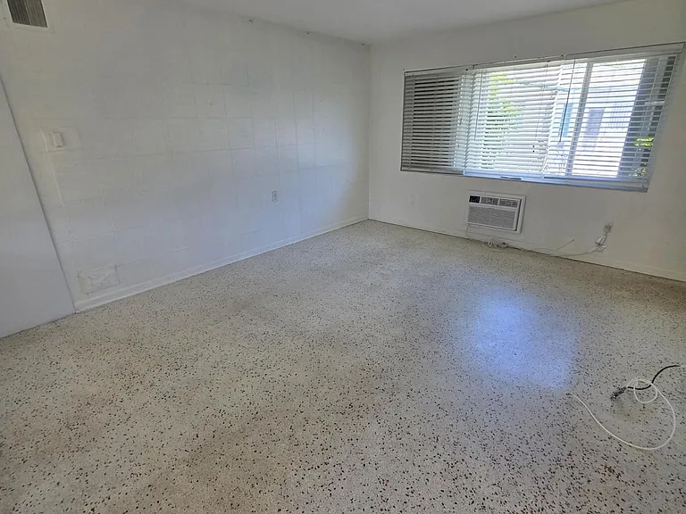 1216 Cabana Rd #1-A — Photo 4